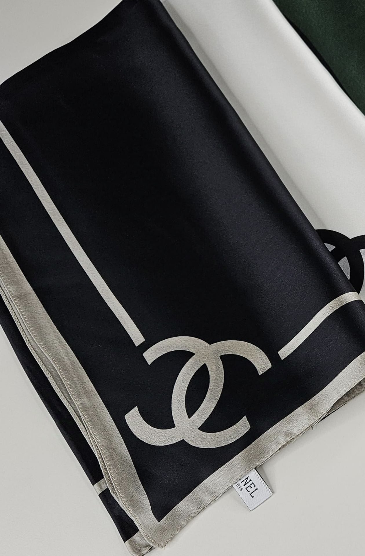 CHANEL C DESEN VUAL İPEK ŞAL ORTASI BOŞ SİYAH TAŞ