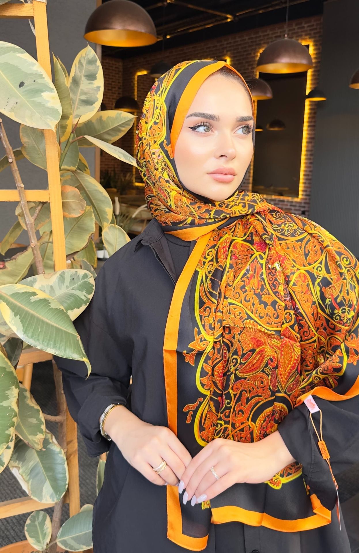 HERMES VUAL İPEK ŞAL KARIŞIK DESEN  SİYAH TURUNCU