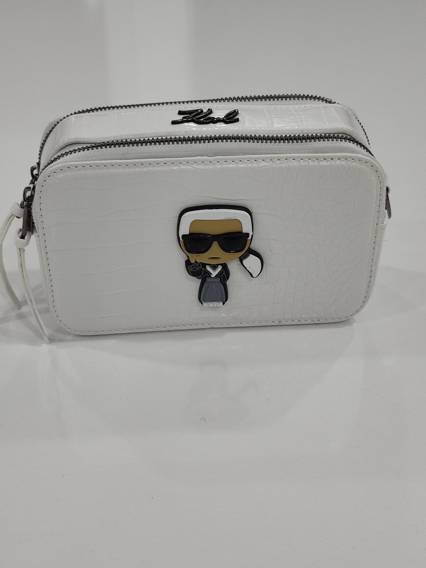 KARL KUTU MODEL ÇANTA EMOJİLİ KENDİNDEN DESENLİ BEYAZ