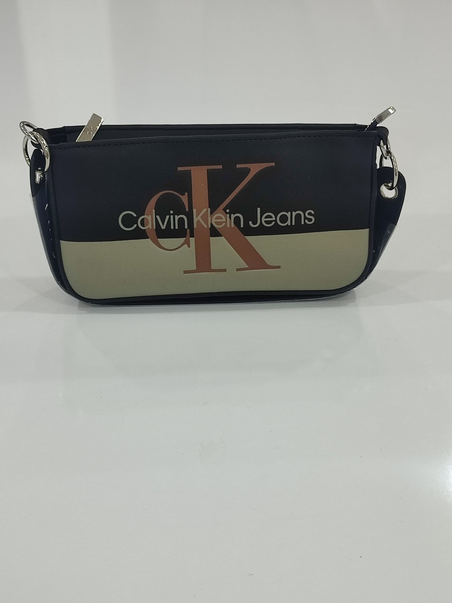 CALVİN KLEİN JEANS KAYIK MODEL ÇANTA SİYAH TAŞ KAHVE