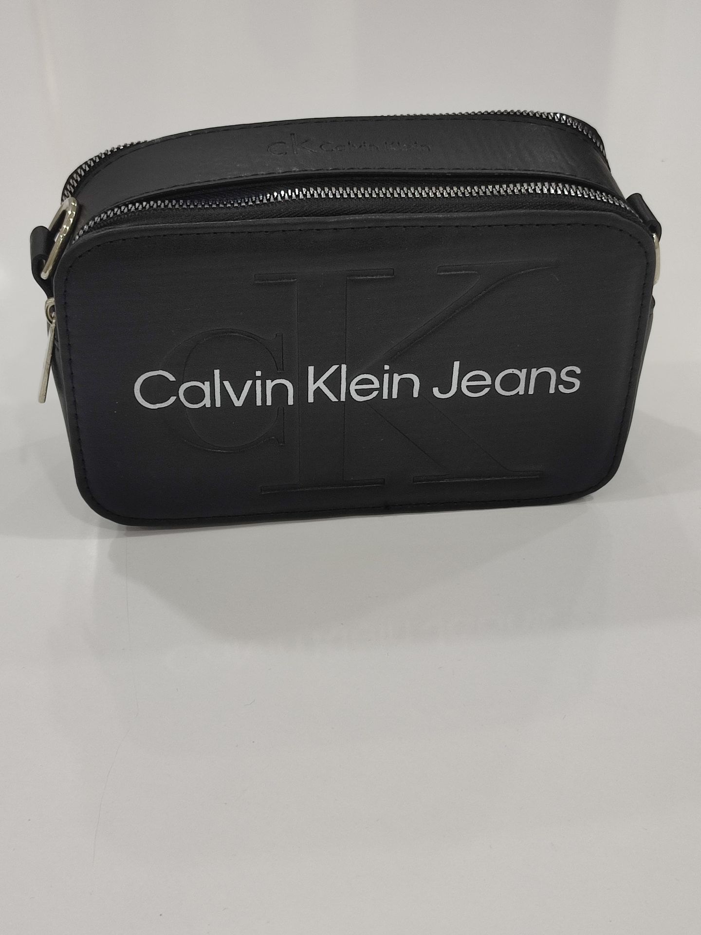 CALVİN KLEİN JEANS KUTU MODEL ÇANTA SİYAH