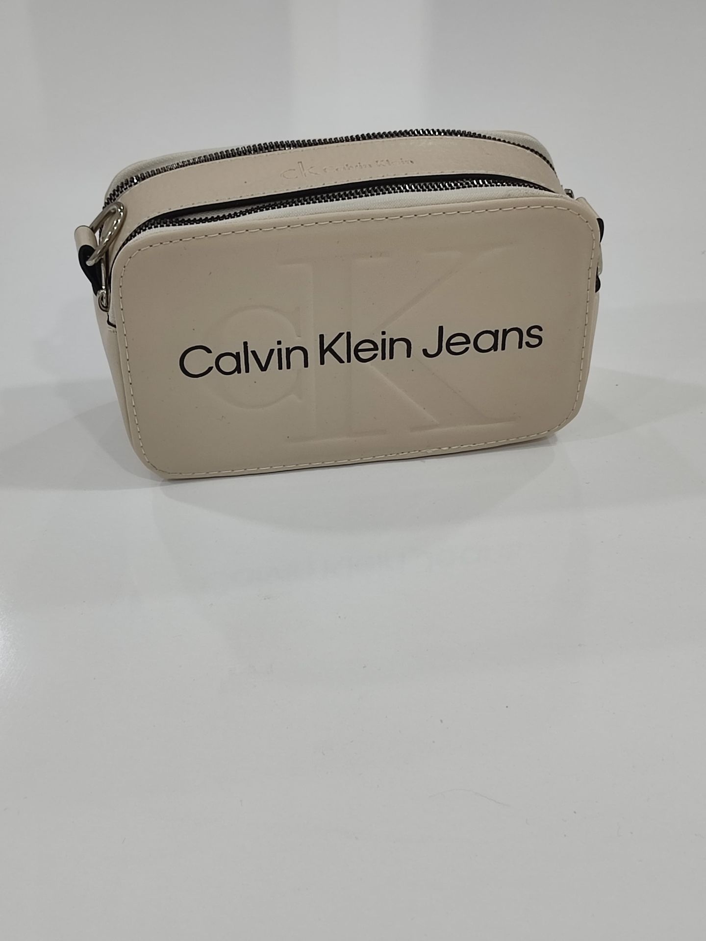 CALVİN KLEİN JEANS KUTU MODEL ÇANTA TAŞ