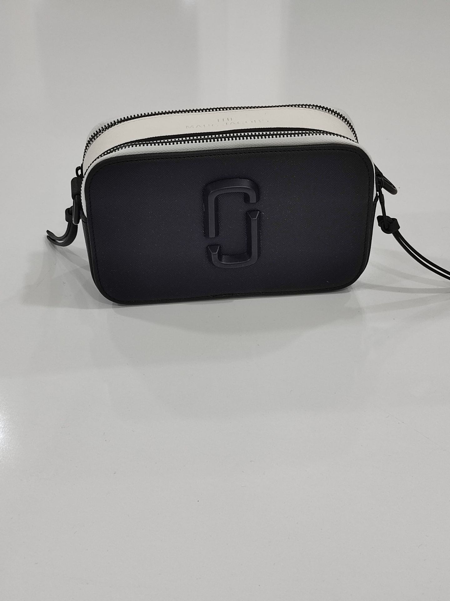 MARK JAKOPS KUTU MODEL ÇANTA SİYAH BEYAZ