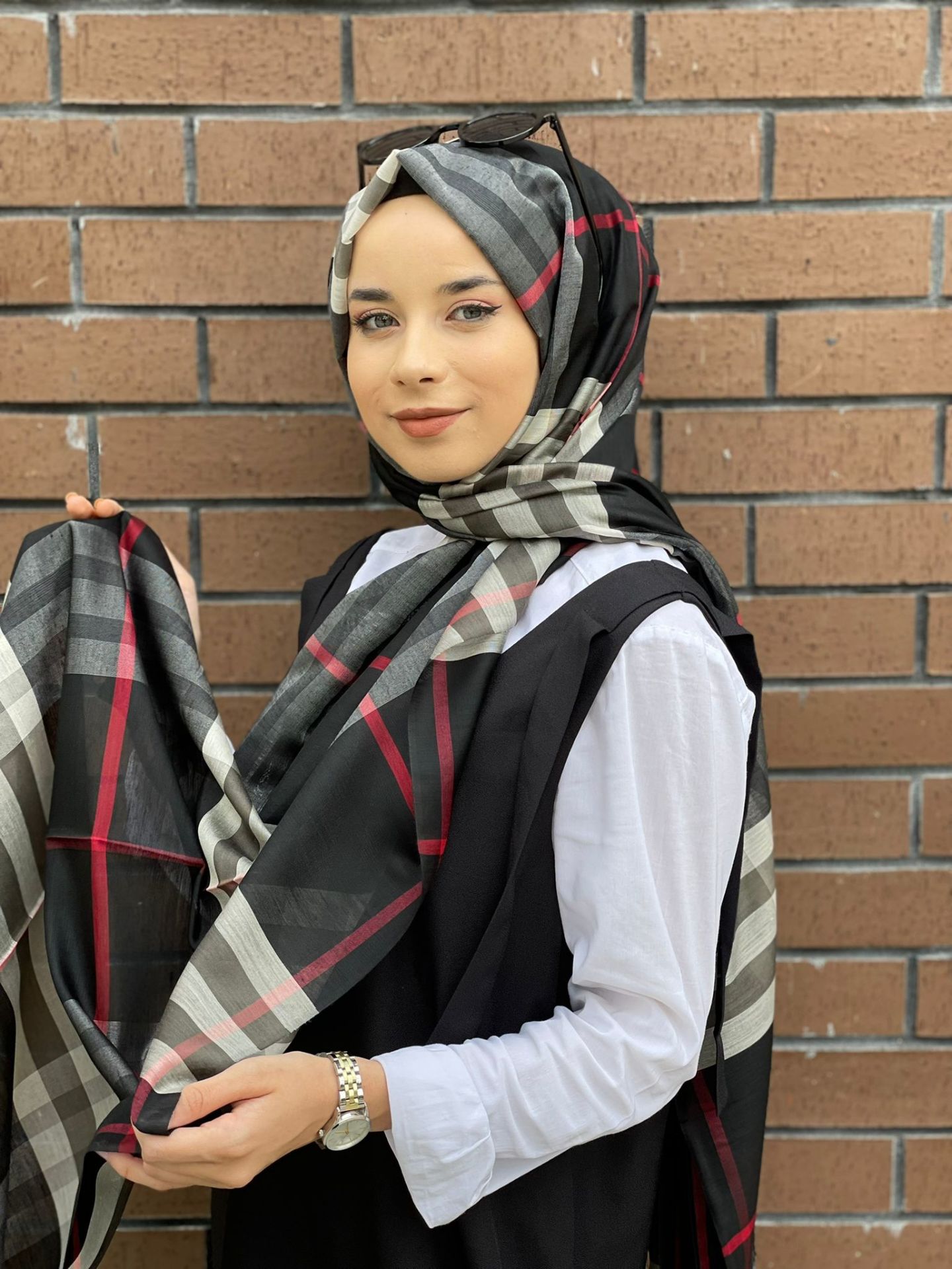 Burberry Şal Siyah Kırmızı