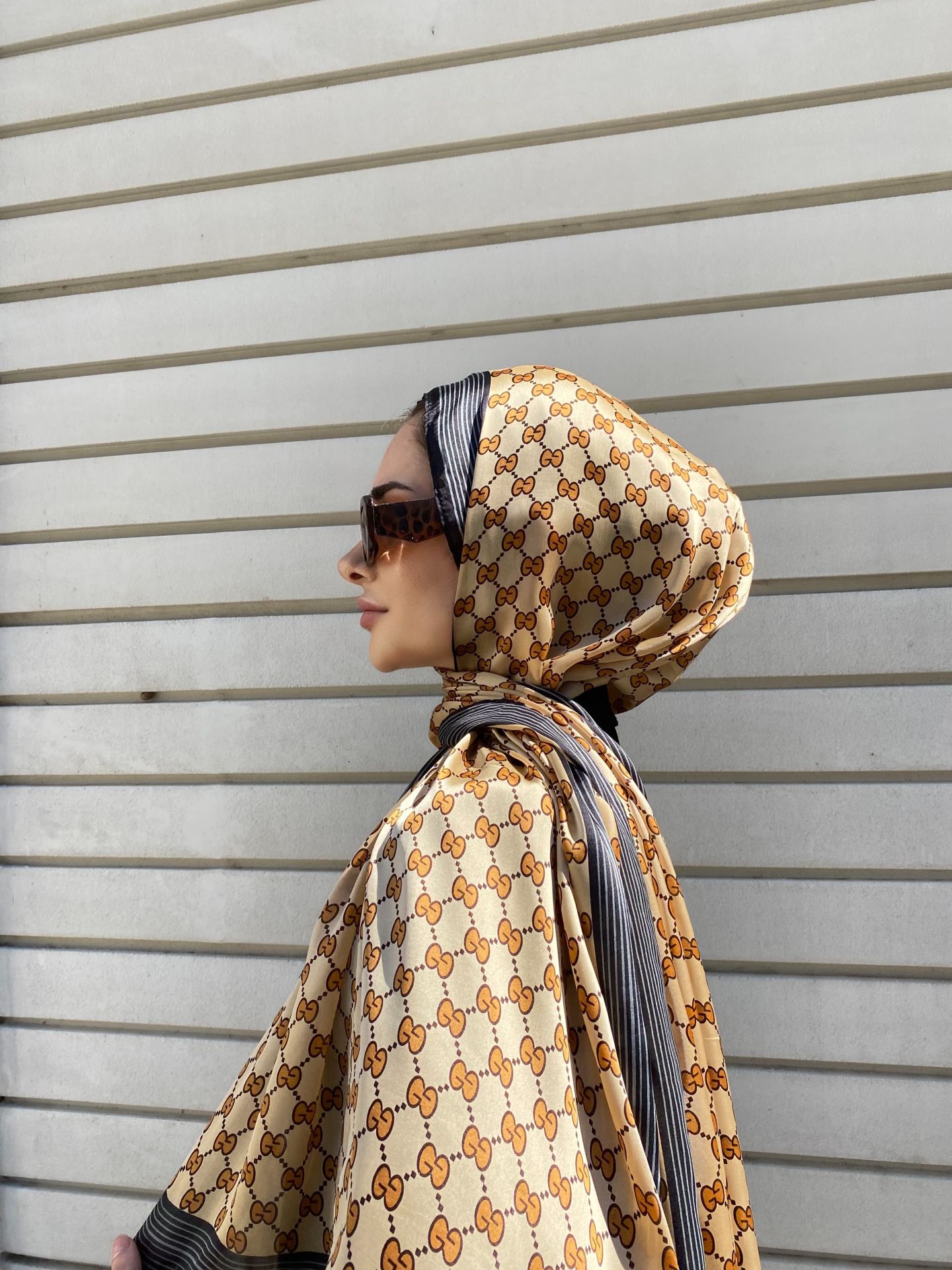 GUCCİ VUAL İPEK ŞAL G DESEN KREM SİYAH GOLD