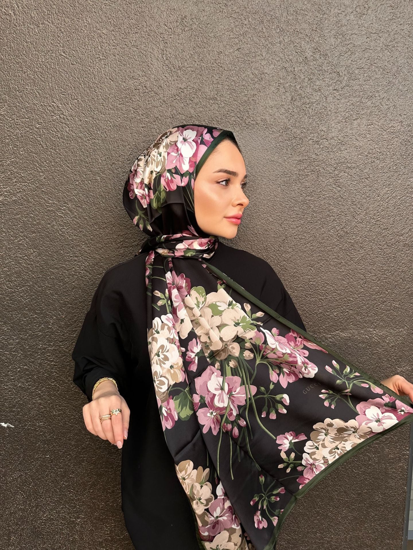 VUAL İPEK ŞAL ÇİÇEKLİ MODEL SİYAH YEŞİL