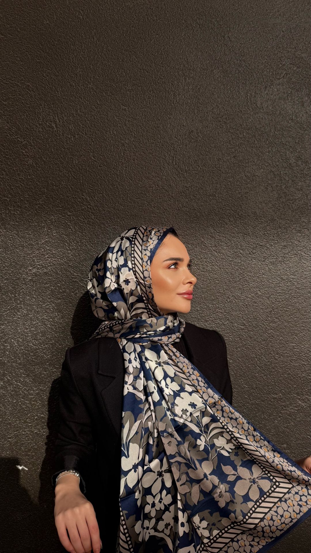 HERMES VUAL İPEK ŞAL ÇİÇEK DESENLİ LACİVERT VİZON