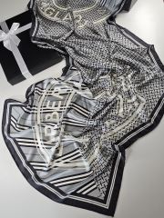 BURBERRY  VUAL İPEK ŞAL YAZILI DESEN SİYAH GRİ
