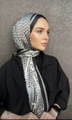 BURBERRY  VUAL İPEK ŞAL YAZILI DESEN SİYAH GRİ