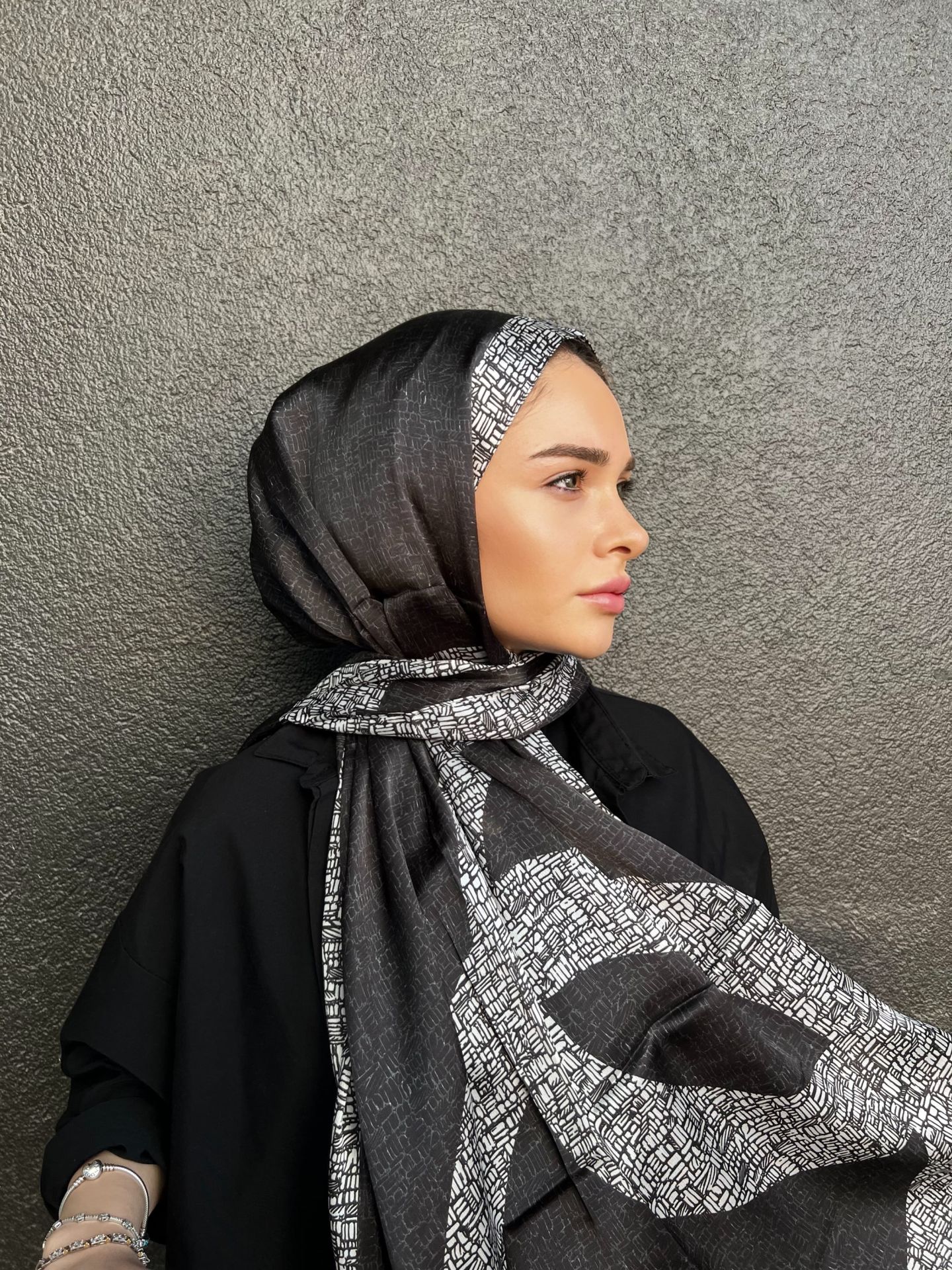 CHANEL C DESEN VUAL İPEK ŞAL  SİYAH BEYAZ