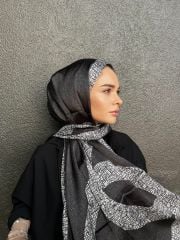 C DESEN VUAL İPEK ŞAL  SİYAH BEYAZ