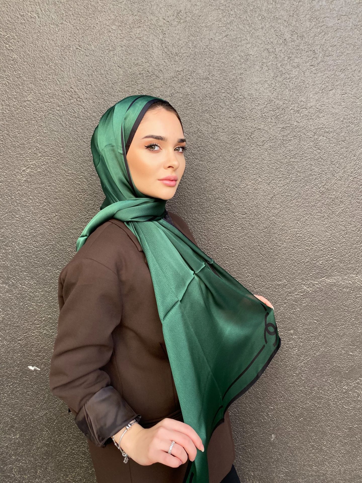 C DESEN VUAL İPEK ŞAL  ORTASI BOŞ ZÜMRÜT YEŞİLİ