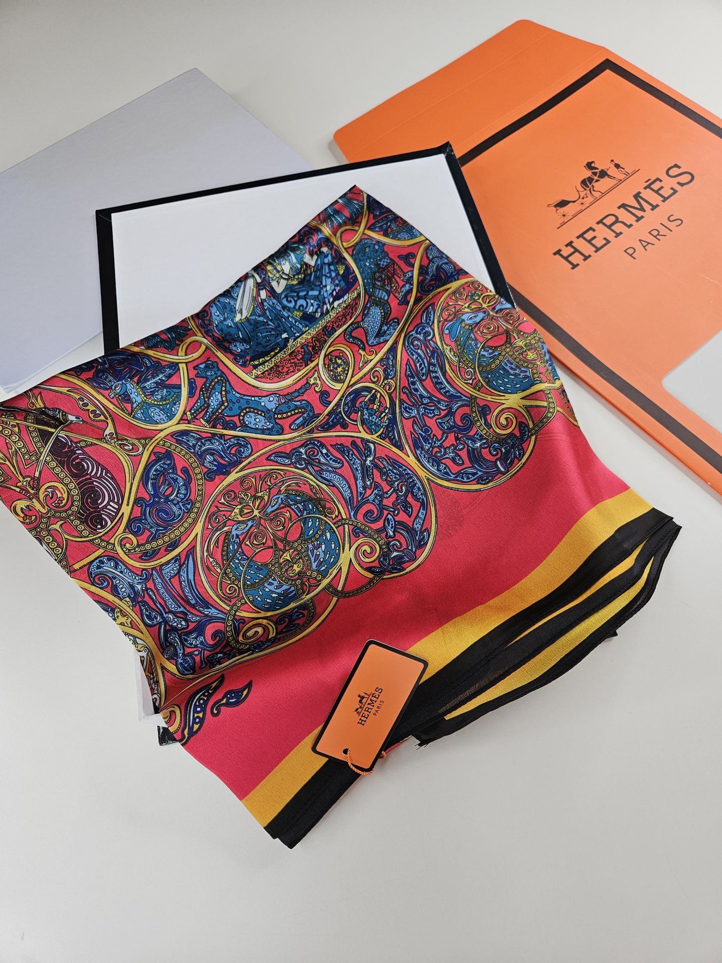 HERMES VUAL İPEK ŞAL KARIŞIK DESEN  FUŞYA SARI SİYAH