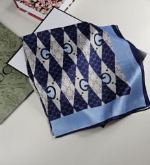 GUCCİ VUAL İPEK ŞAL PİRAMİT DESEN G BASKILI LACİVERT