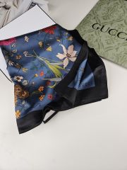 GUCCİ VUAL İPEK ŞAL ÇİÇEK DESENLİ SİYAH İNDİGO MAVİ
