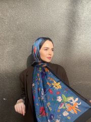 VUAL İPEK ŞAL ÇİÇEK DESENLİ SİYAH İNDİGO MAVİ