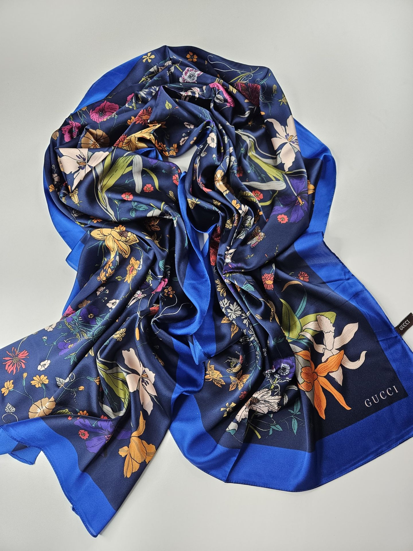 GUCCİ VUAL İPEK ŞAL PAPATYA DESENLİ LACİVERT SAKS MAVİ