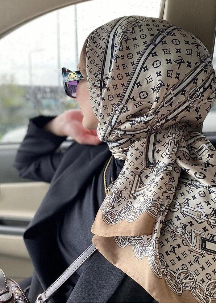 LV KEMER MODEL VUAL İPEK ŞAL VİZON KREM