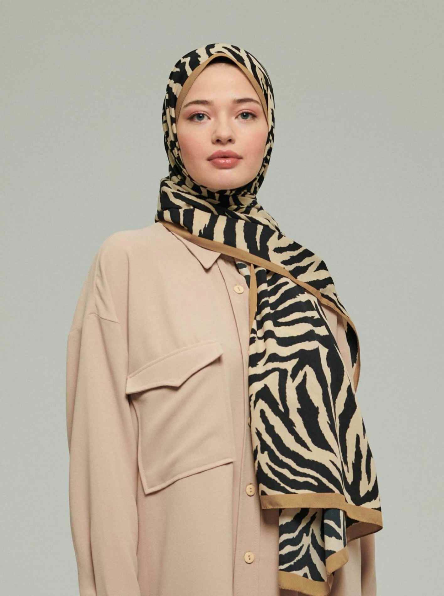 MODA KAŞMİR MEDİNE İPEĞİ ŞAL ZEBRA DESEN  SİYAH GOLD
