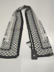 CHANEL PAPATYA DESEN VUAL İPEK ŞAL SİYAH BEYAZ