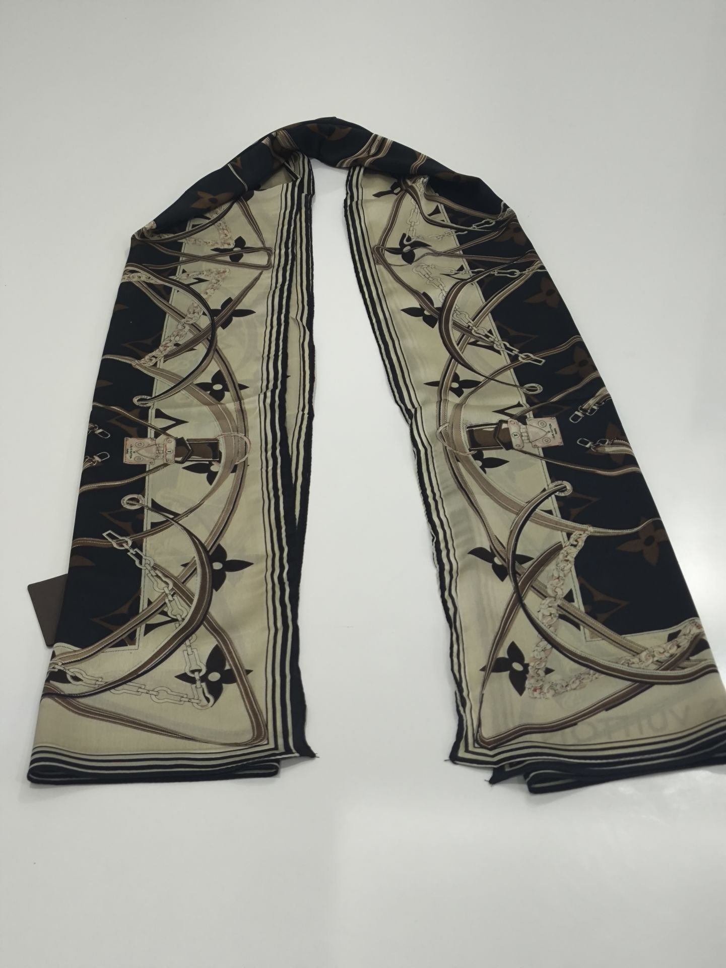 LOİS VOİTTON  KEMER ZİNCİR MODEL VUAL İPEK ŞAL KREM SİYAH KAHVE