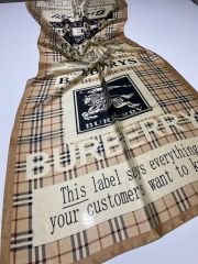 BURBERRY YAZILI  VUAL İPEK ŞAL ANA RENK