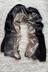 VUAL İPEK ŞAL LOGO DESEN SİYAH KREM GRİ