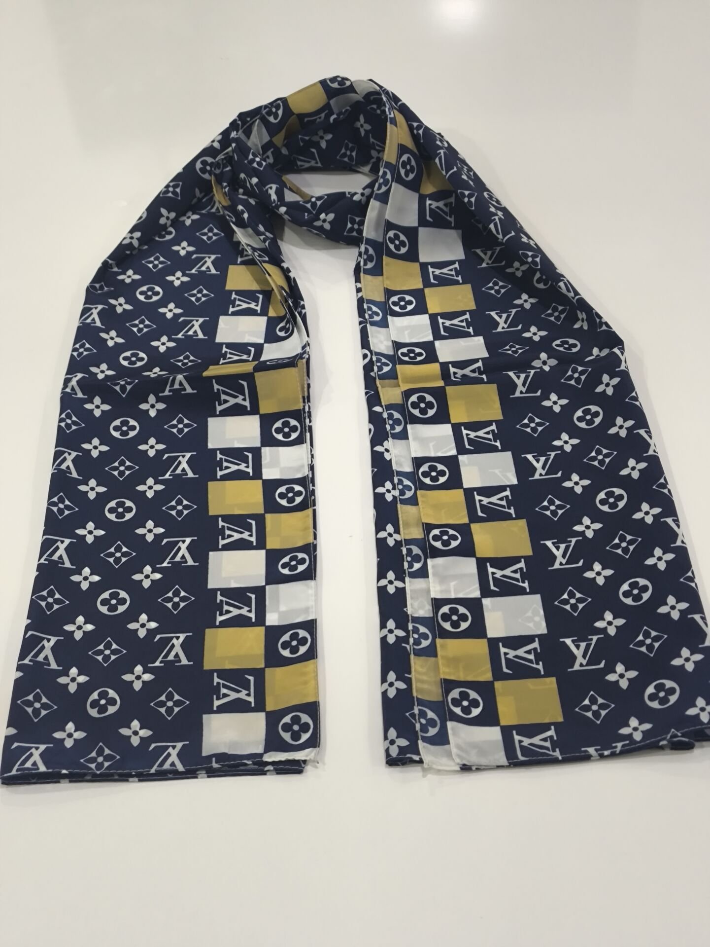 LV MODEL VUAL ŞAL LACİVERT GOLD