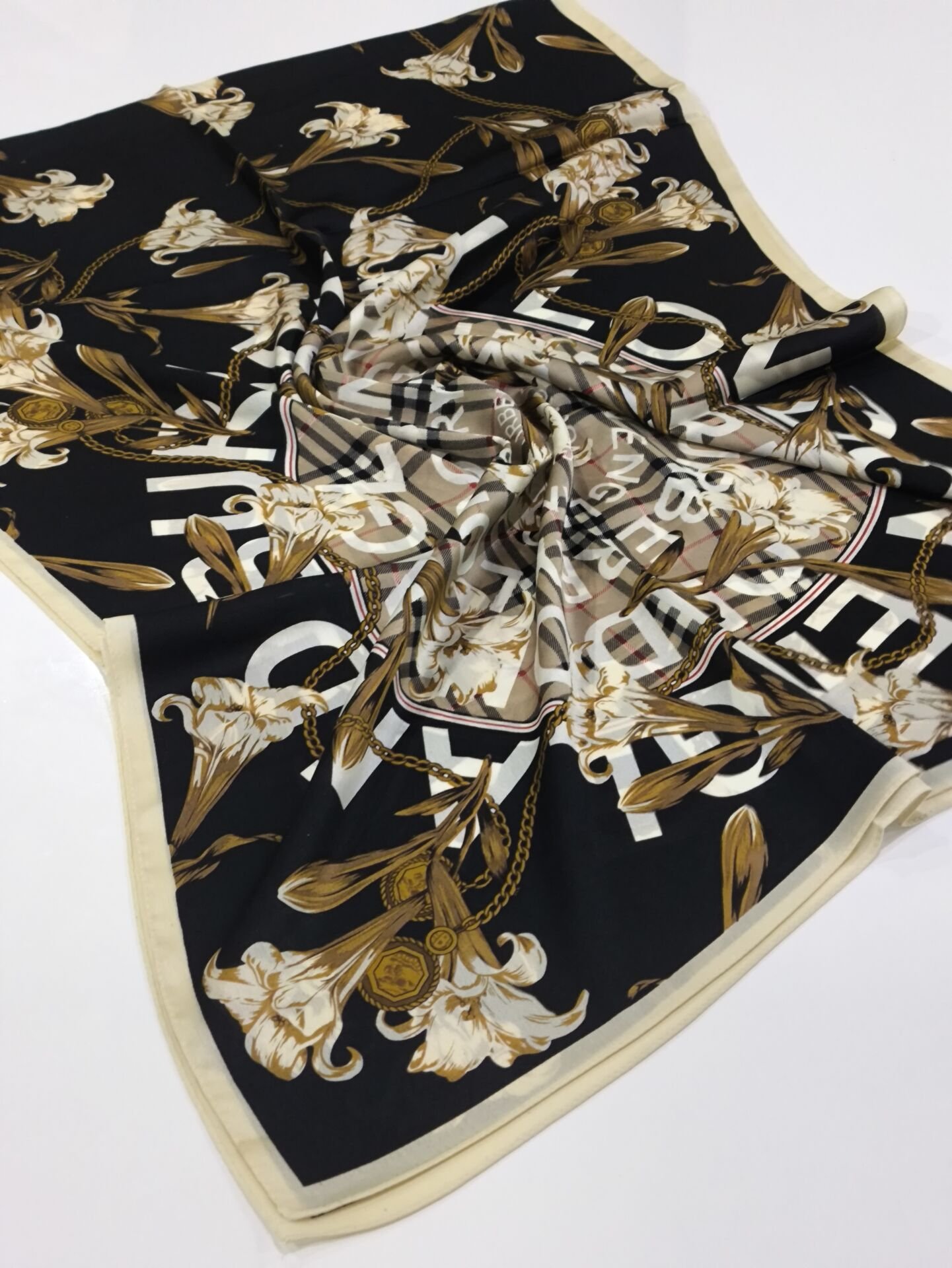 BURBERRY  VUAL İPEK ŞAL ÇİÇEK EKOSE DESEN  SİYAH KREM