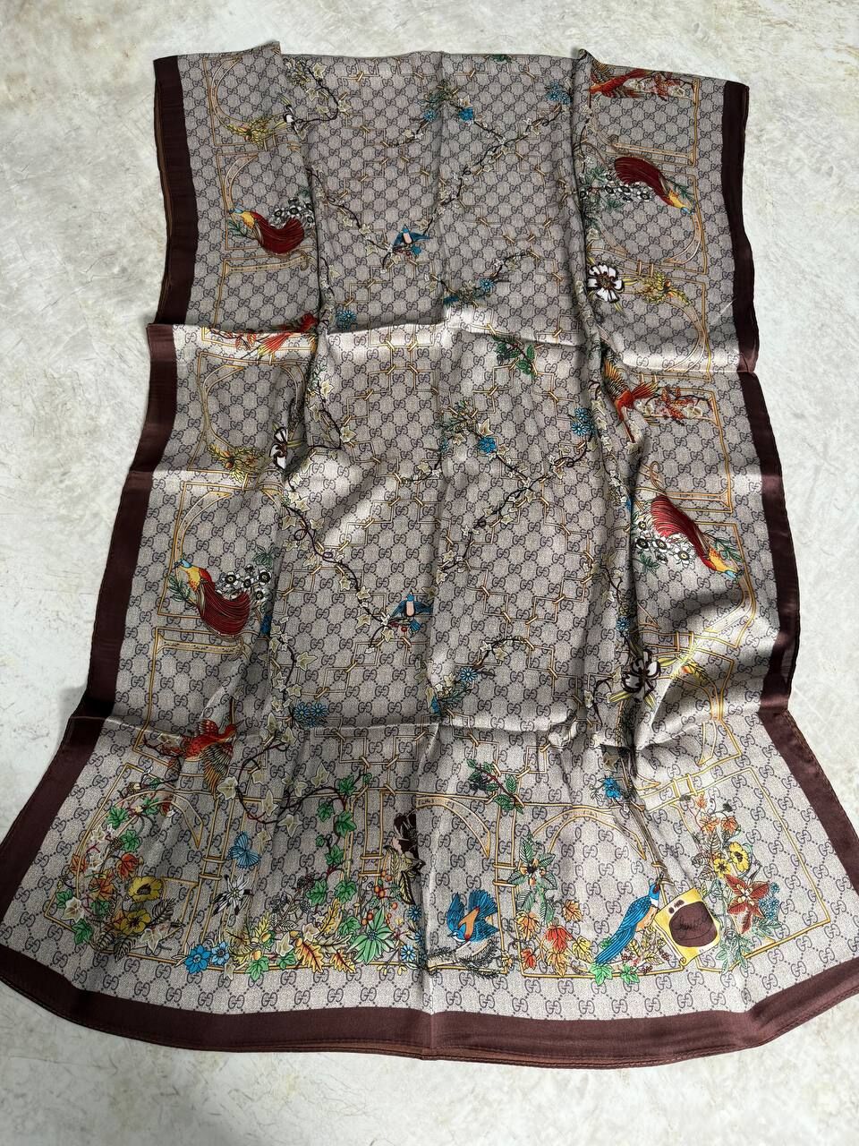 GUCCİ VUAL İPEK ŞAL ÇİÇEKLİ  G BASKILI KAHVERENGİ YEŞİL