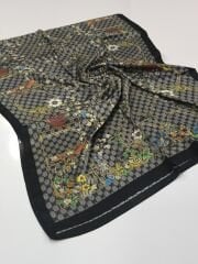 GUCCİ VUAL İPEK ŞAL ÇİÇEKLİ  G BASKILI SİYAH ÇOK RENKLİ