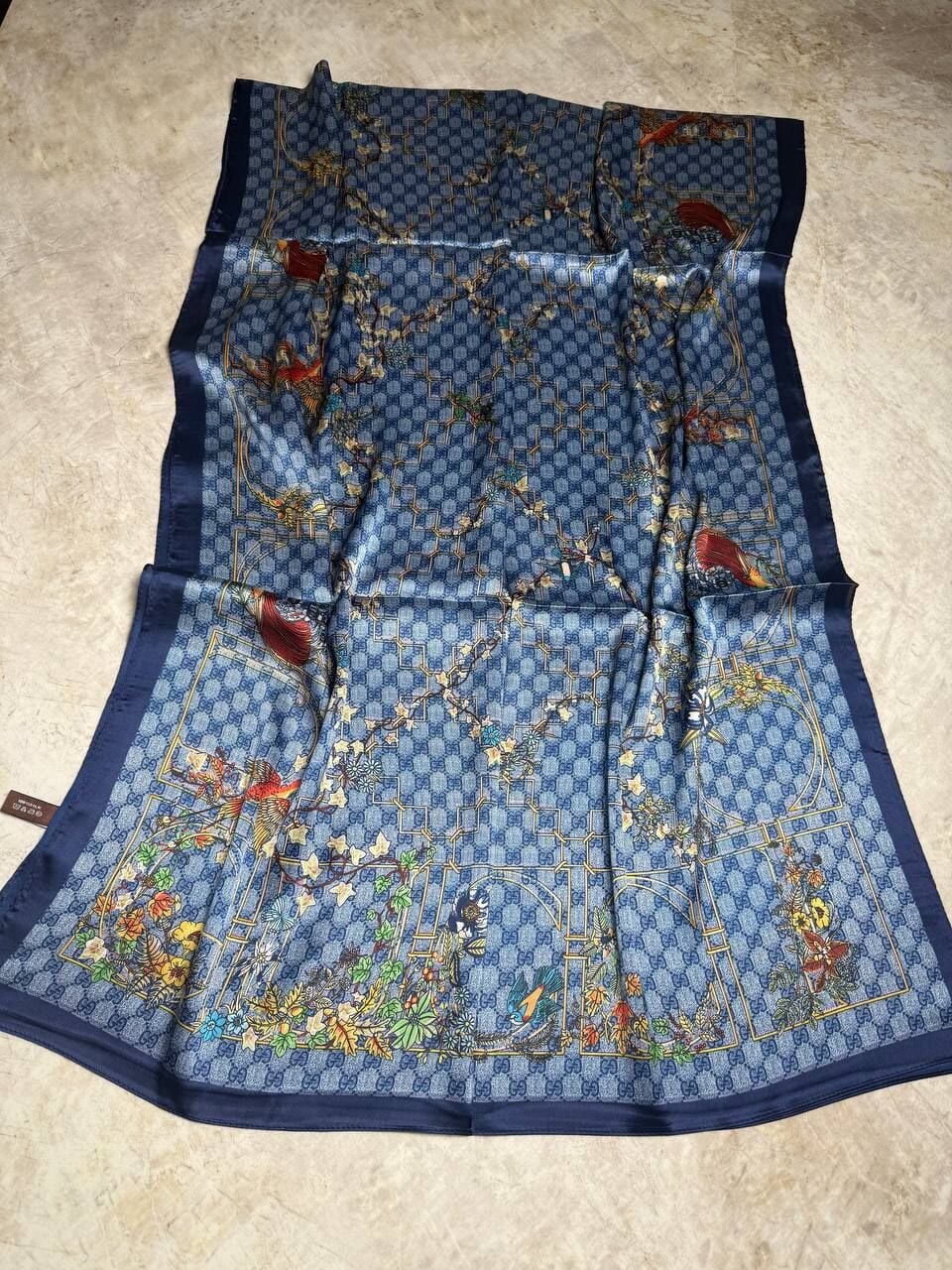 VUAL İPEK ŞAL ÇİÇEKLİ  G BASKILI LACİVERT MAVİ