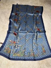 VUAL İPEK ŞAL ÇİÇEKLİ  G BASKILI LACİVERT MAVİ