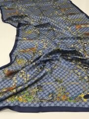 GUCCİ VUAL İPEK ŞAL ÇİÇEKLİ  G BASKILI LACİVERT MAVİ