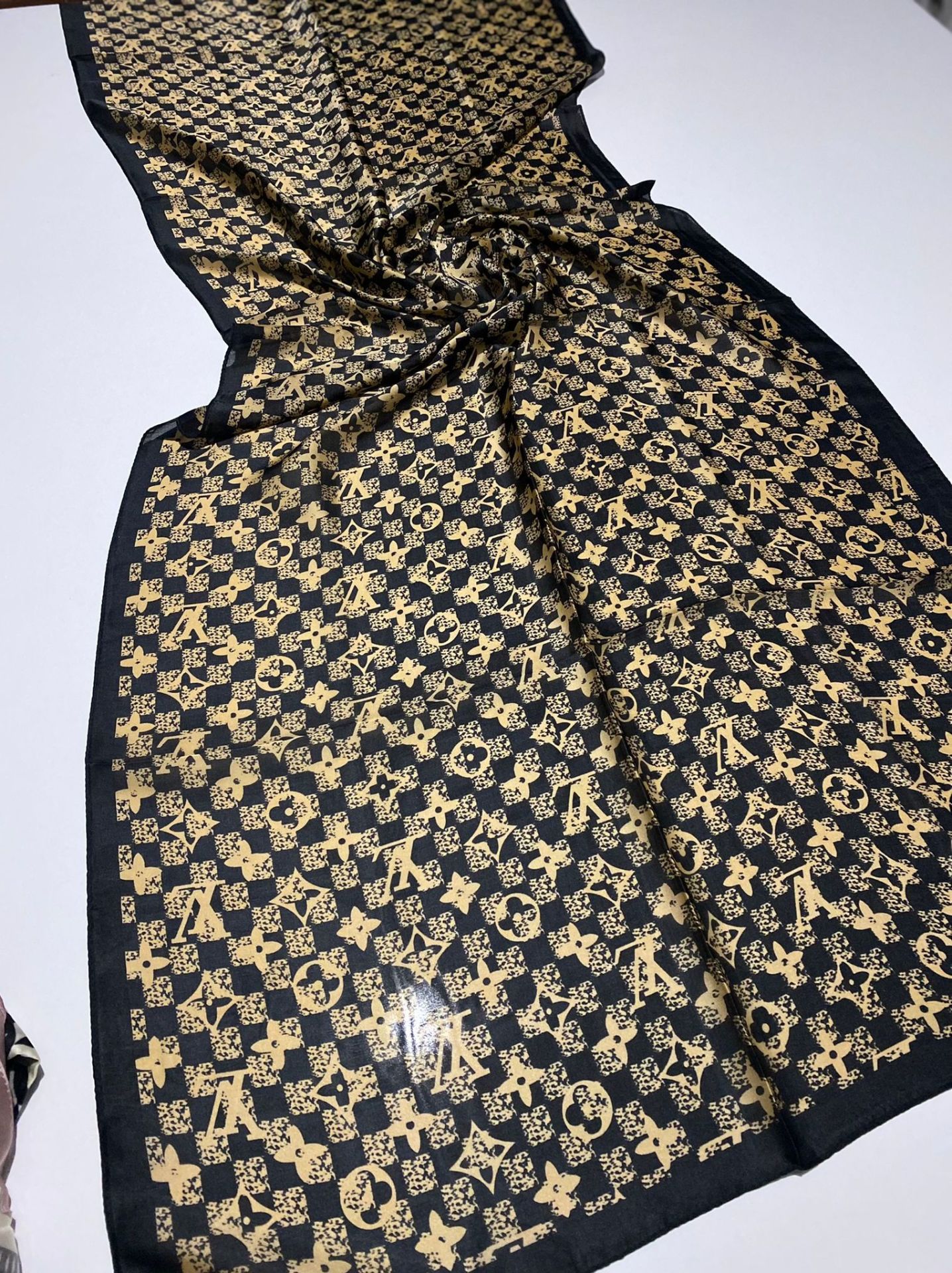 LOGO MODEL VUAL İPEK ŞAL SİYAH GOLD