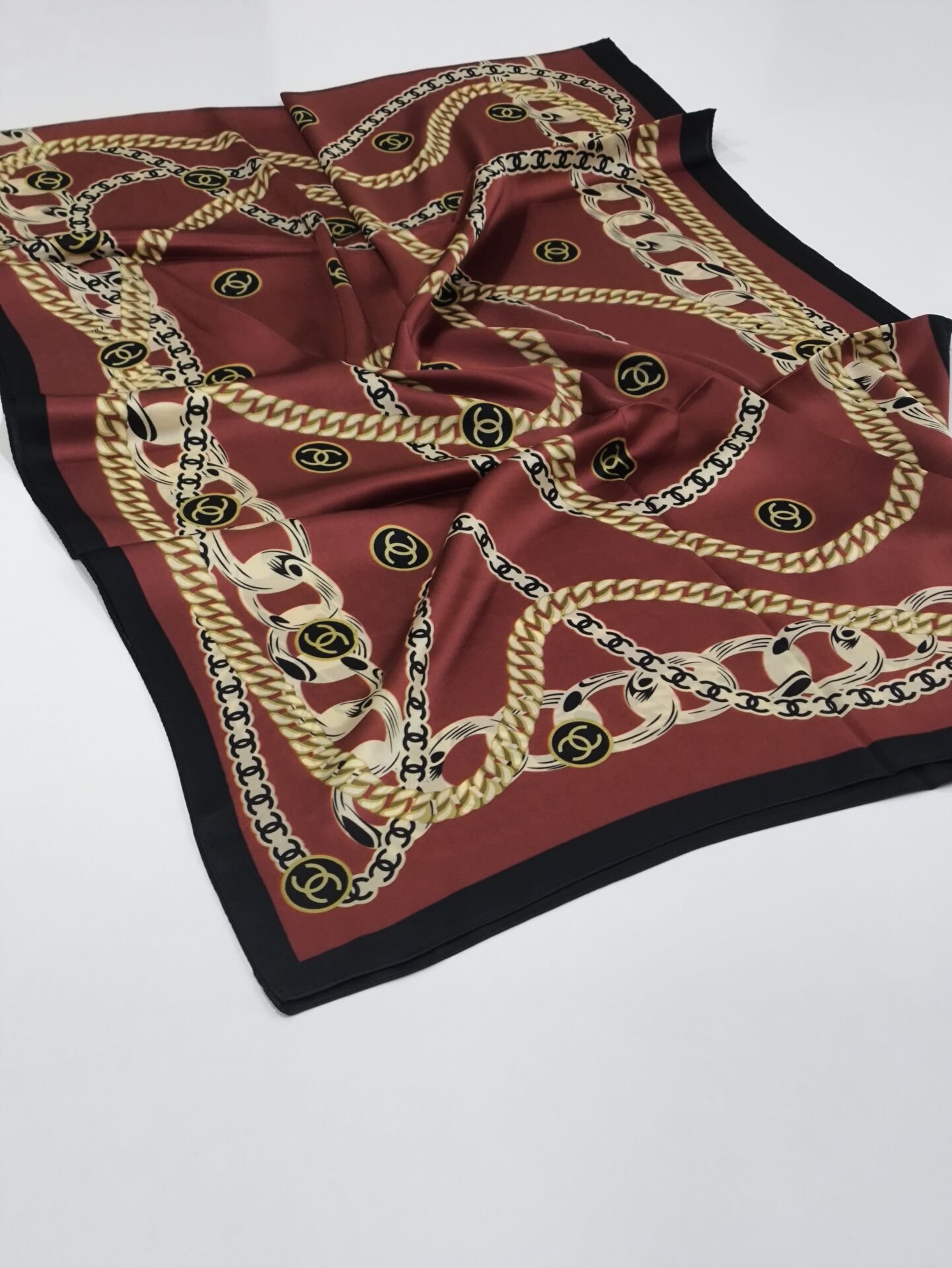 VUAL İPEK ŞAL ZİNCİR LOGOLU  SİYAH BORDO