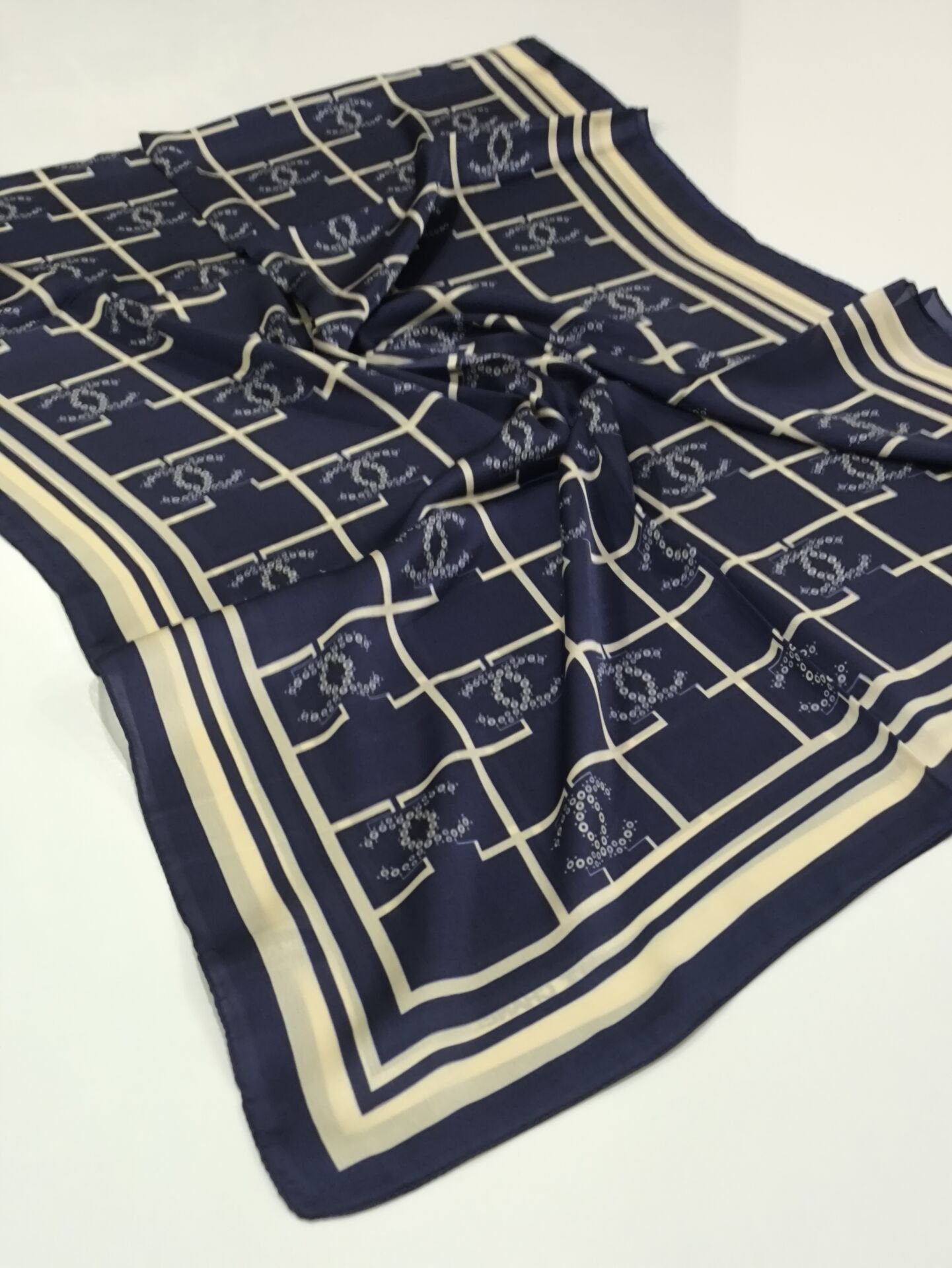 VUAL İPEK ŞAL KARE LOGOLU  LACİVERT KREM