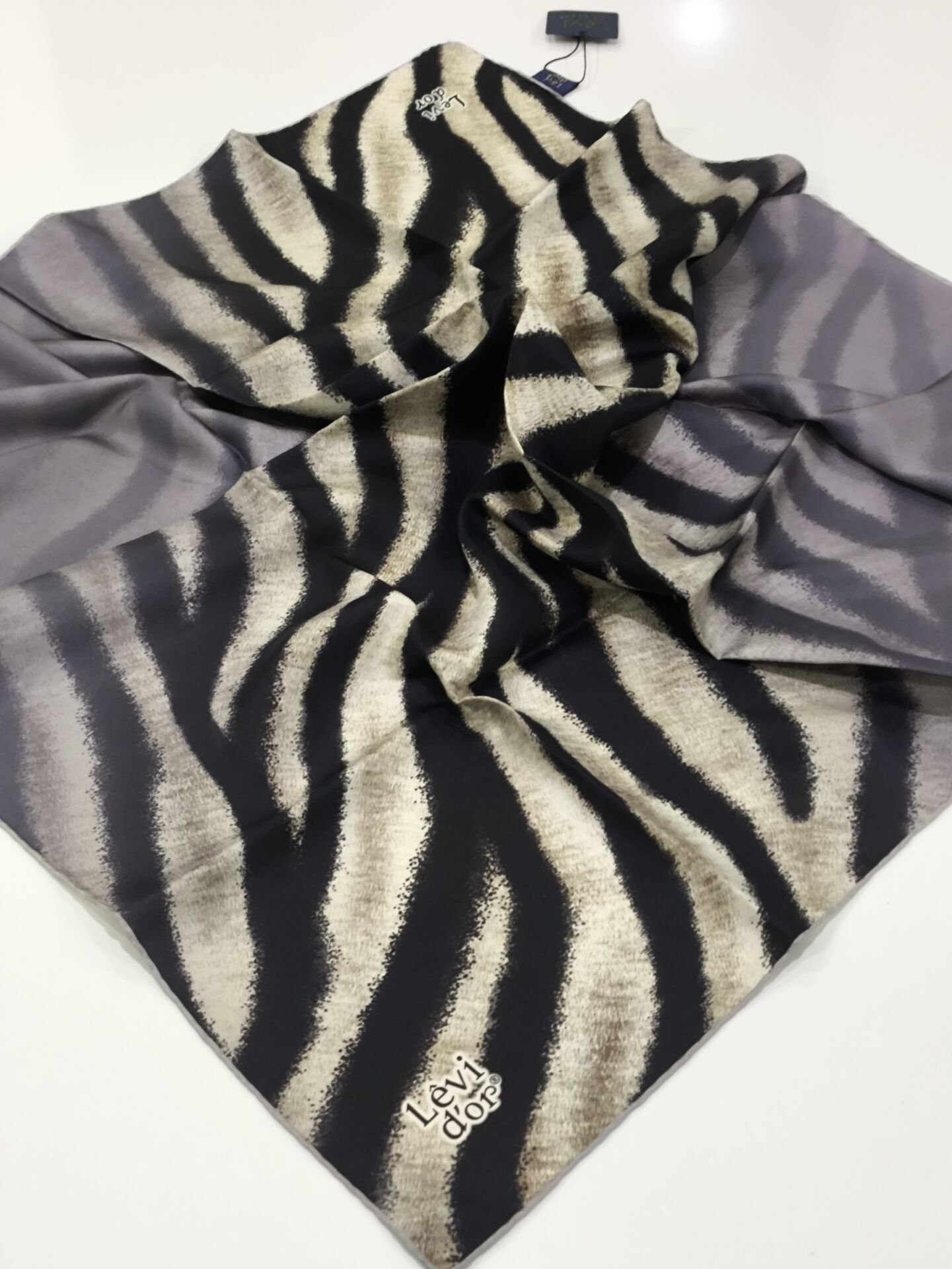 LEVİDOR TİVİL İPEK EŞARP ZEBRA DESEN SİYAH KREM 2232-1