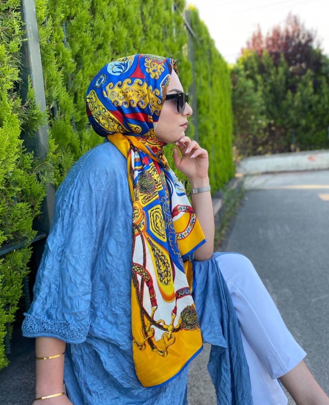 HERMES VUAL İPEK ŞAL PÜSKÜL DESENLİ SARI