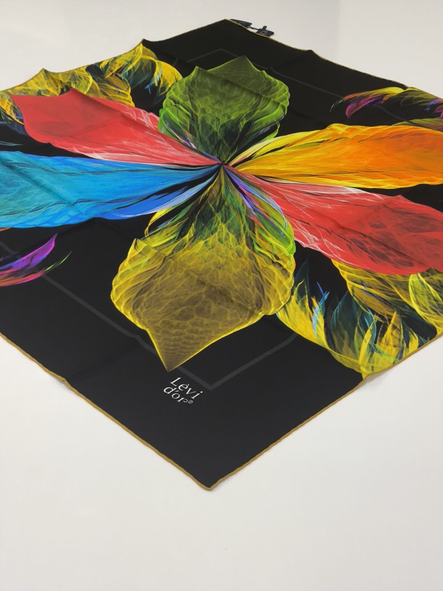 LEVİDOR TİVİL İPEK  EŞARP YAPRAK DESEN SİYAH SARI 1001-2