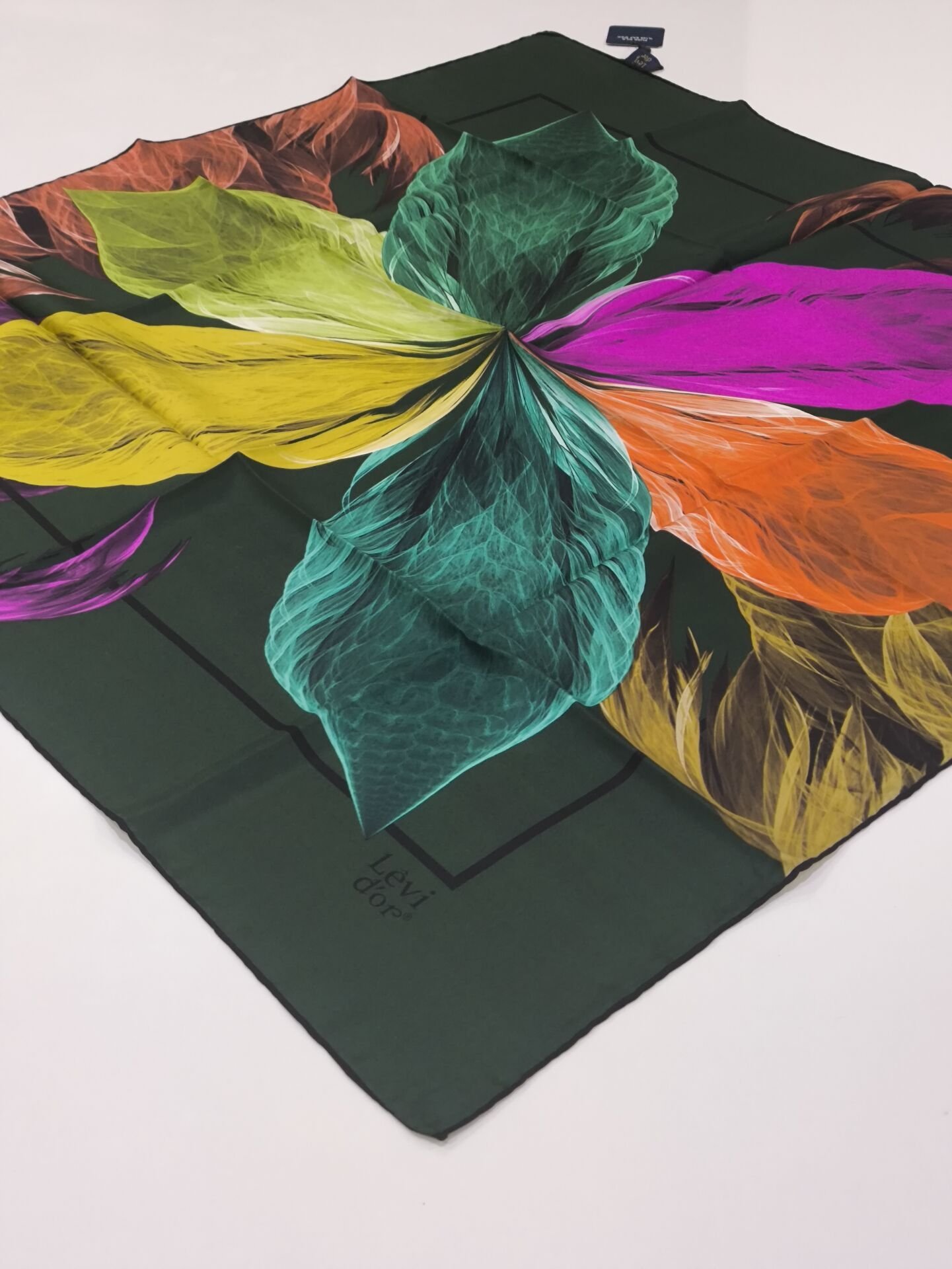 LEVİDOR TİVİL İPEK  EŞARP YAPRAK DESEN ZÜMRÜT YEŞİLİ 1001-6