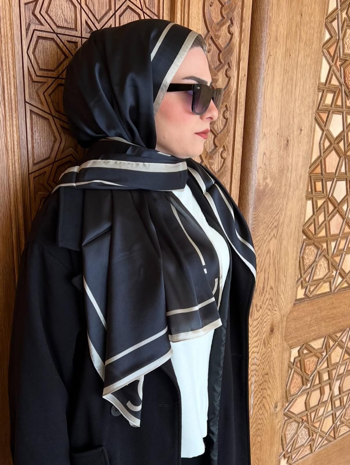 CHANEL C DESEN VUAL İPEK ŞAL  ORTASI BOŞ SİYAH KIRIK BEYAZ