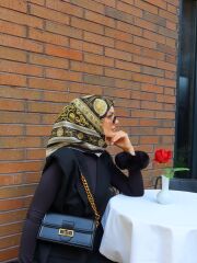 LEVİDOR TİVİL İPEK EŞARP BAROK DESEN SİYAH GOLD 3762-1