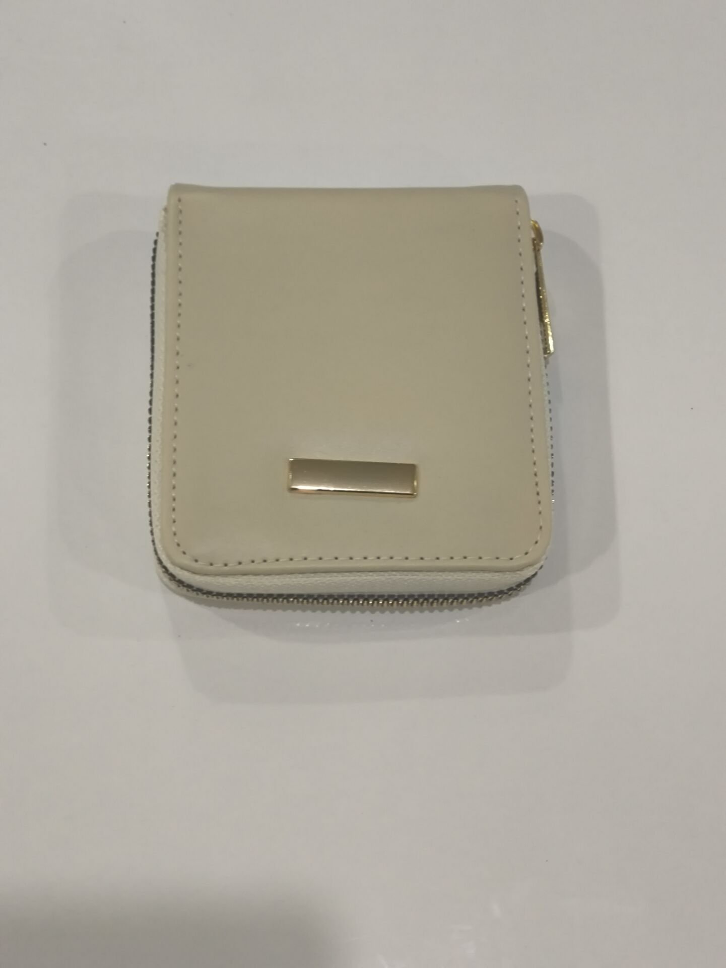 BAYAN YANDAN TAKOZLU CÜZDAN KREM