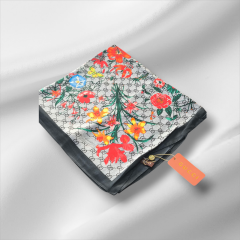 GUCCİ VUAL İPEK ŞAL ÇİÇEKLİ  G BASKILI SİYAH GRİ