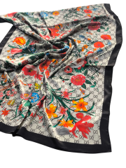 GUCCİ VUAL İPEK ŞAL ÇİÇEKLİ  G BASKILI SİYAH KREM