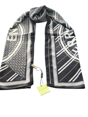 BURBERRY  VUAL İPEK ŞAL YAZILI DESEN SİYAH KIRIK BEYAZ GRİ