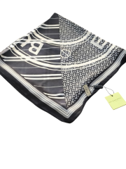 BURBERRY  VUAL İPEK ŞAL YAZILI DESEN SİYAH KIRIK BEYAZ GRİ