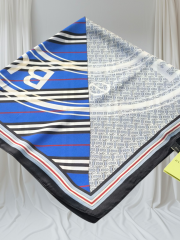 BURBERRY  VUAL İPEK ŞAL YAZILI DESEN SİYAH SAKS MAVİSİ
