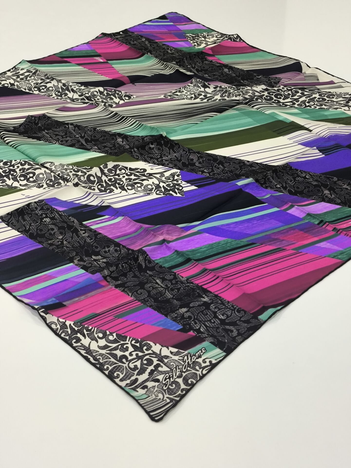 SİLKHOME TİVİL İPEK EŞARP ETNİK DESEN FUŞYA MOR SİYAH 2010-1